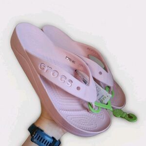 NWT CROCS Baya Platform Flip Flop Light Pink Women’s Size 9
